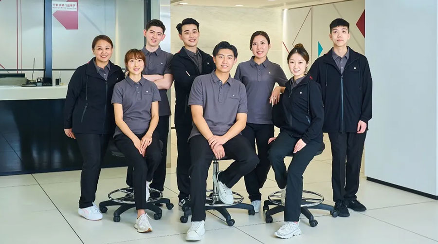 分行员工升级环保轻便制服