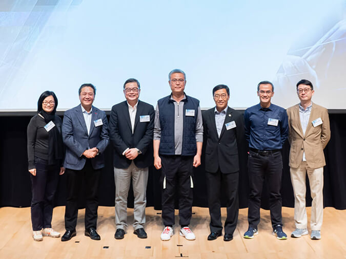 The judge panel provides valuable advice and assistance to BOCHK Hackathon 2019. A group photo of the judges at the closing ceremony.